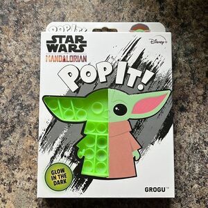 New in Package MANDALORIAN POP IT